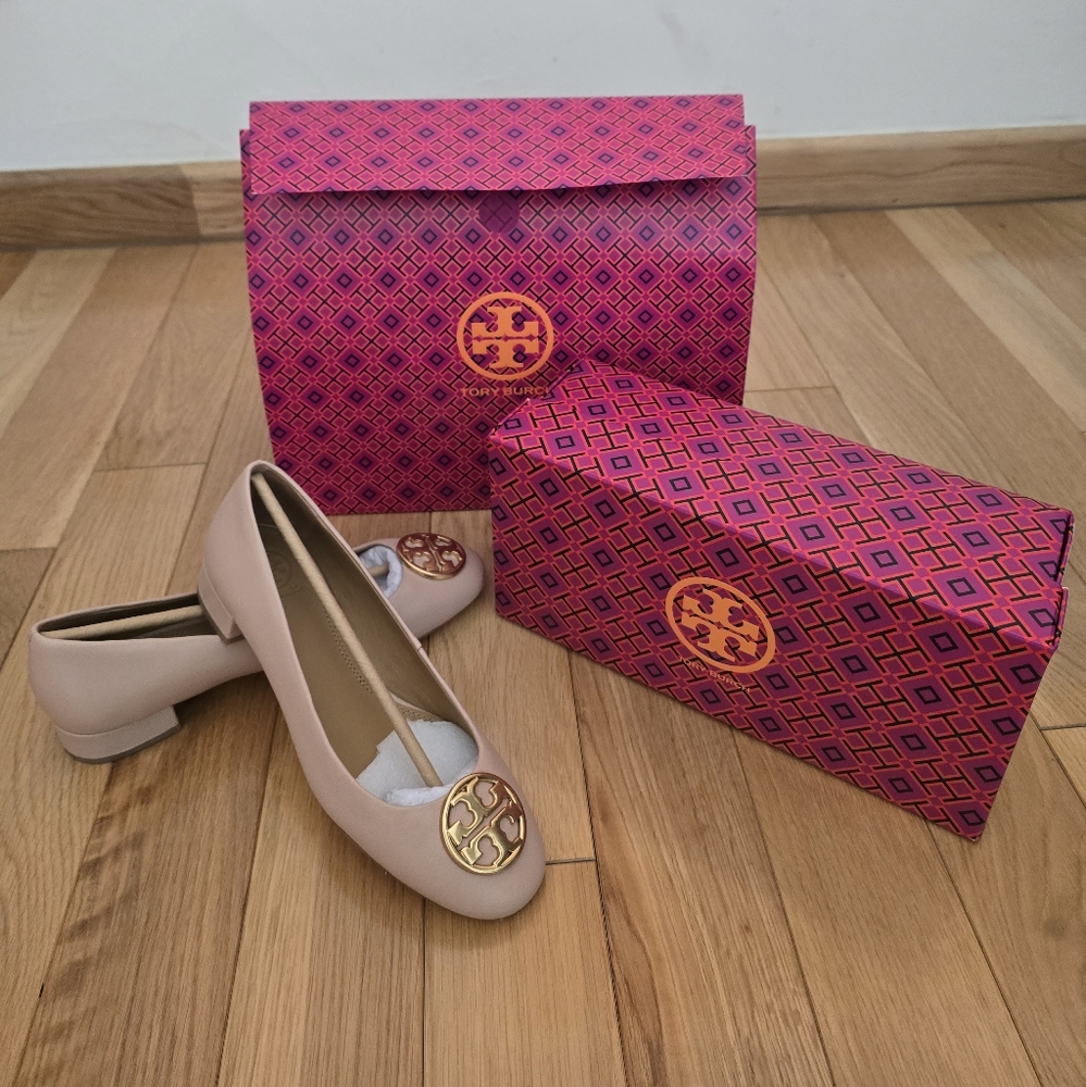 Tory Burch Beige Ballet Flats with Gold Logo Size 6.5